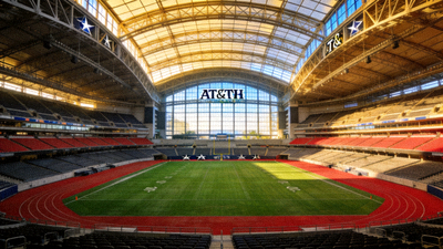 达拉斯 AT&T Stadium 球场全景，巨大穹顶与开阔场地